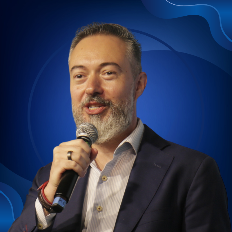 Alexandre Pereira falando ao microfone